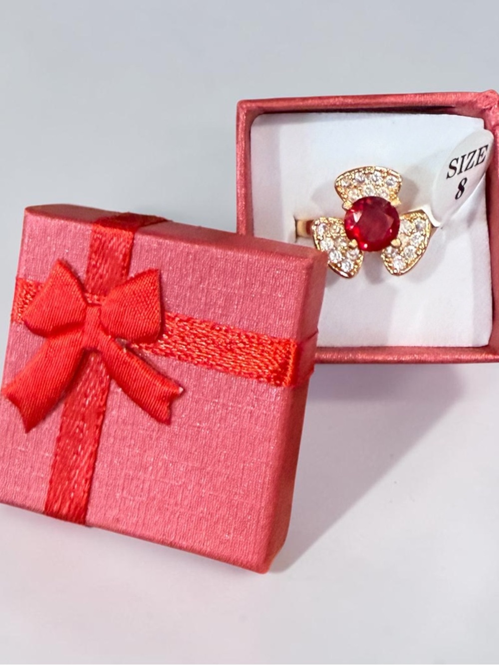 Woman’s side 8 red stone zirconia steel ring